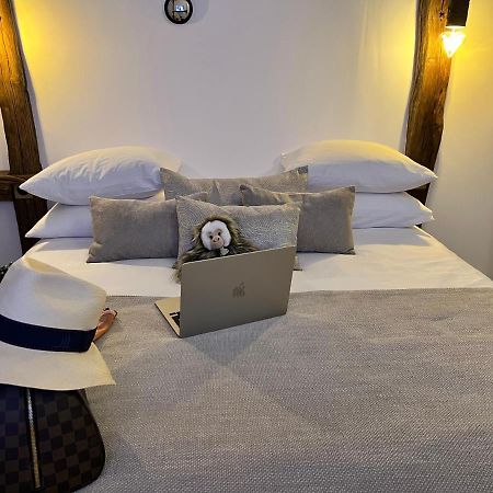 Tamarin & Capucin Suite Balneo Aubagne Extérieur photo