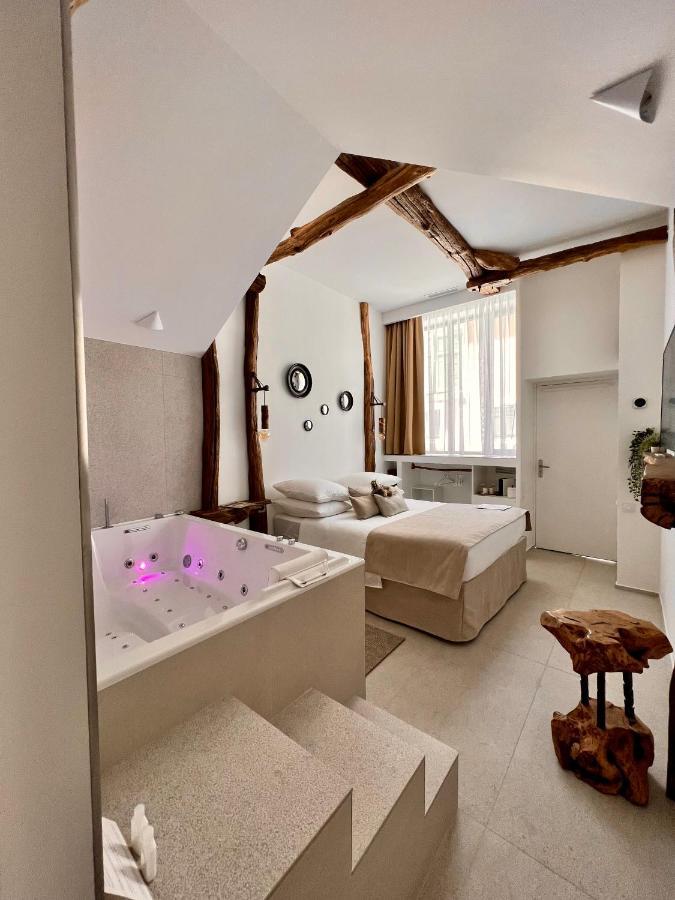 Tamarin & Capucin Suite Balneo Aubagne Extérieur photo